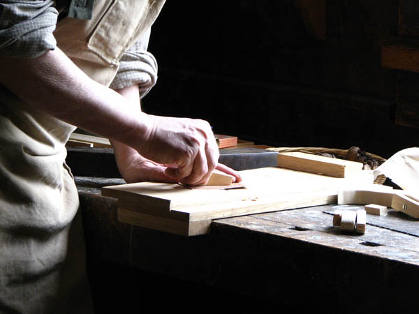 Nuestra <strong>carpintería de madera en  Sanet y Negrals</strong> es una empresa de <strong>herencia familiar</strong>, por lo que  contamos con gran <strong>experiencia </strong>en la profesión.